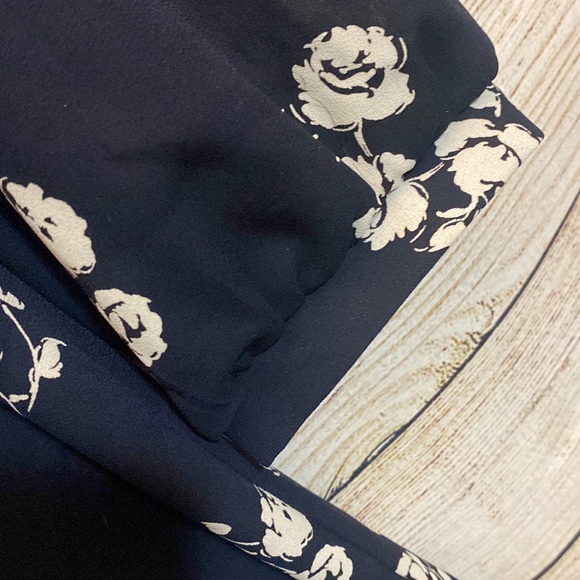 Small | navy blue shift style dress with white floral design - Picture 6 of 7
